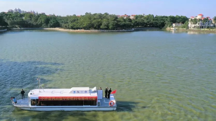 图：高温甲醇燃料电池动力船在丹灶仙湖首航